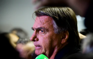 Bolsonaro é alvo da PF e Moraes determina recolhimento domiciliar e uso de tornozeleira eletrônica