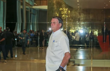 À espera de Moraes, Bolsonaro decide evitar Congresso e se reúne com aliados na sede do PL: ‘Não posso falar’