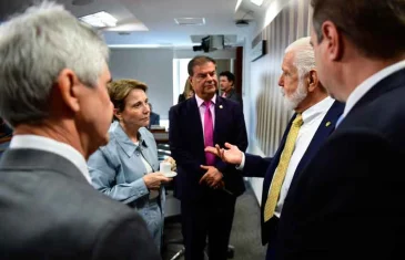 Senadores buscam diálogo sobre tarifas impostas por Trump