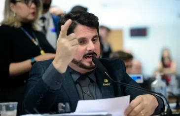 Senador Marcos do Val divulga nota sobre operação da PF