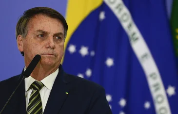 Moraes decreta prisão domiciliar de Bolsonaro por usar redes sociais