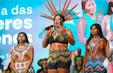 Evento em Brasília reúne 5 mil mulheres indígenas que reivindicam proteção
