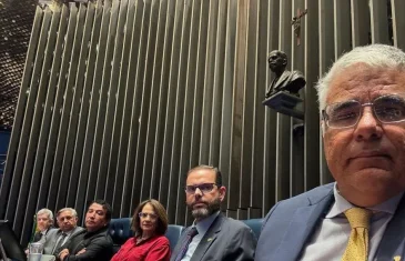 Parlamentares de oposição ocupam plenários por anistia e impeachment de Moraes