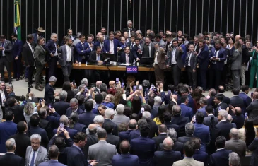 Hugo Motta consegue abrir sessão na Câmara após dois dias de obstrução da oposição: ‘Não vai ser na agressão que vamos resolver’