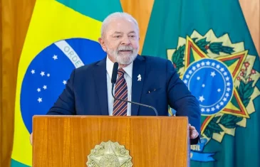 Lula diz que não vai se ‘humilhar’ em ligação com Trump e irá debater tarifaço com os Brics