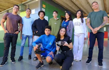 Alunos do CEF 10 do Gama vivenciam o cinema no projeto Cine 10
