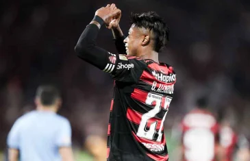 Flamengo vence Internacional no Maracanã e abre vantagem nas oitavas da Libertadores