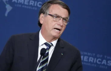Ministro dá 48h para Bolsonaro explicar documento com pedido de asilo