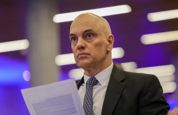 Alexandre de Moraes dá 48 horas para PGR opinar sobre explicações de Bolsonaro