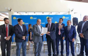 Governo do DF entrega escritura de concessão ao Sindicato dos Policiais Federais
