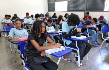 Estudantes nascidos em maio e junho recebem 6ª parcela do Pé-de-Meia