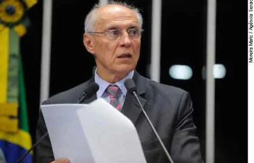 Deputado Eduardo Suplicy passa mal e é internado em Maricá