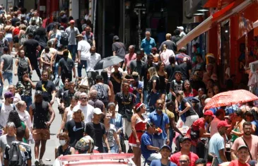 População do Brasil alcança marca de 213,4 milhões de habitantes, divulga IBGE