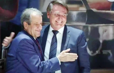 Em prisão domiciliar, Bolsonaro recebe Valdemar para discutir candidatura de Carlos e substituto de Eduardo em SP
