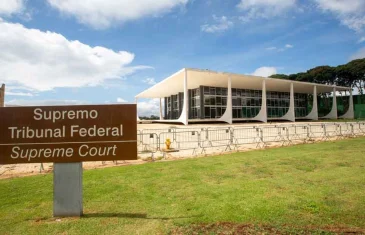 STF retoma julgamento de Bolsonaro após pausa