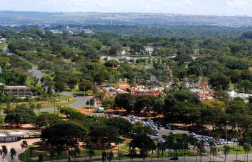 SLU conscientiza frequentadores do Parque da Cidade sobre descarte correto de lixo