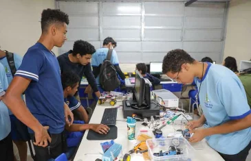 Projeto estabelece diretrizes para centros interescolares de robótica na rede de ensino