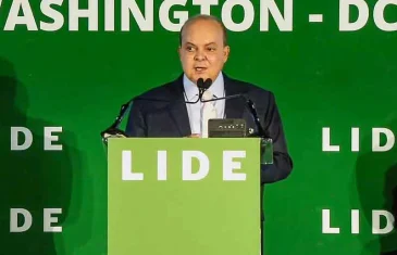 Ibaneis destaca avanços do DF em saneamento e infraestrutura durante evento nos EUA
