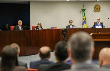 Moraes vota para condenar Bolsonaro e aliados por tentativa de golpe 