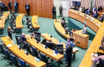 Câmara Legislativa realiza sessão solene para homenagear corretores de imóveis do DF