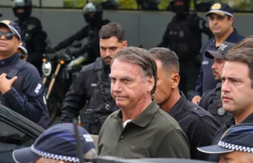 Zap do condomínio de Bolsonaro tem briga e ameaça de expulsão após churrasco para comemorar condenação