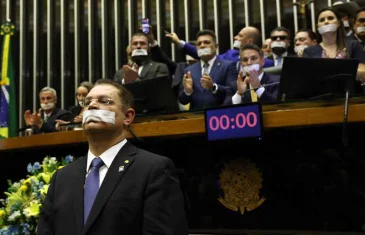 Corregedoria sugere suspensão de três deputados e censura escrita aos demais