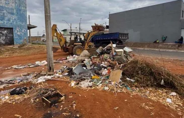 Mutirão realiza limpeza e desobstrução de bueiros em Ceilândia
