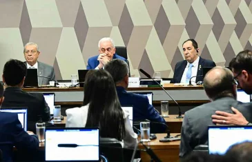 CCJ do Senado rejeita PEC que exige autorização para ação penal contra parlamentares
