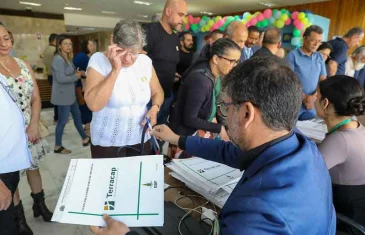 GDF entrega escrituras e contratos a empresas beneficiadas pelo Pró-DF II e Desenvolve-DF