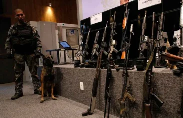 Polícia Militar do Rio apreendeu 500 fuzis este ano em ações contra o crime organizado