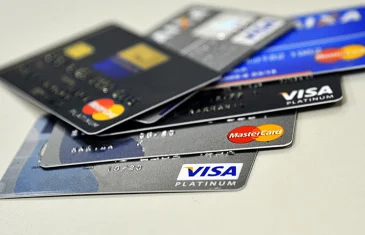 Juros do cartão de crédito sobe a 451,5% ao ano para o cliente rotativo