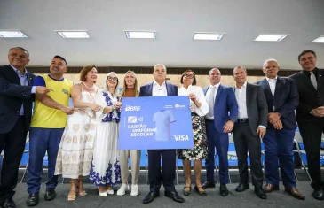 Governador Ibaneis sanciona lei que cria o Cartão Uniforme Escolar no DF