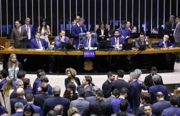 Câmara aprova projeto que isenta do Imposto de Renda quem ganha até R$ 5 mil por mês