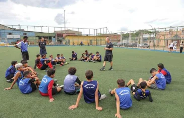 Câmara Legislativa celebra professores e técnicos de futebol de projetos sociais nesta segunda