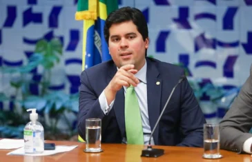 Fufuca ignora ultimato do PP e diz em discurso que vai apoiar reeleição de Lula em 2026