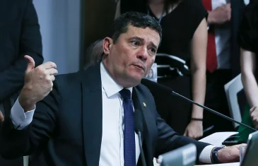 Fux pede vista e suspende julgamento de Moro por calúnia contra Gilmar
