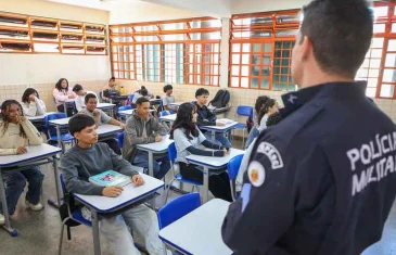 Comunidade escolar aprova adesão do CEF Telebrasília ao modelo de escolas cívico-militares