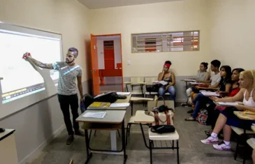 Governo do DF autoriza concurso para a educação com mais de 10 mil vagas