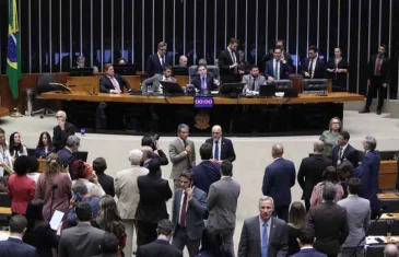 Câmara aprova pedido de suspensão de ação penal contra deputado Gustavo Gayer