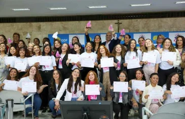 Estudantes festejam participação no programa Meninas em Ação