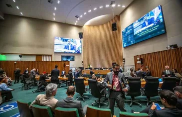 Sessão solene na Câmara Legislativa homenageia historiadores nesta terça