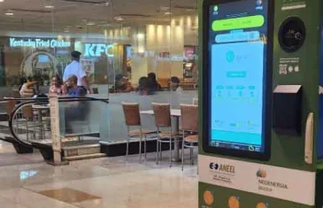 Consumidor recebe desconto na conta de energia em troca de resíduos recicláveis