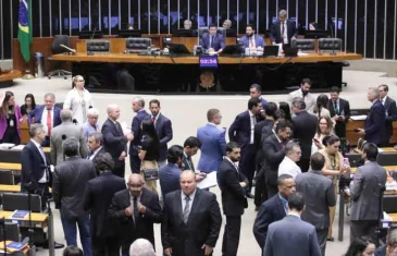 Câmara aprova projeto que dificulta aborto em crianças e adolescentes vítimas de estupro