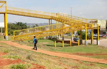Manutenção e entrega de novas passarelas garante mais segurança a pedestres nas vias do DF