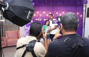 Hospital de Ceilândia realiza ensaio fotográfico com famílias e bebês prematuros internados