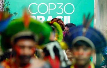 Manifestantes tentam invadir área da COP30 e há confronto com segurança