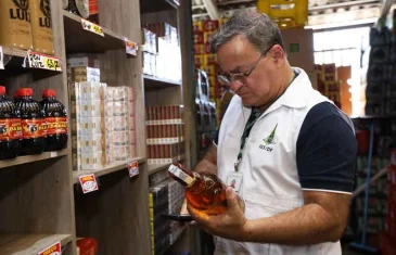 Vigilância Sanitária do DF apreendeu bebidas irregulares no Recanto das Emas