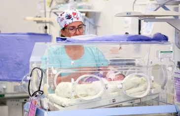 Novembro Roxo: campanha conscientiza sobre a saúde dos bebês prematuros