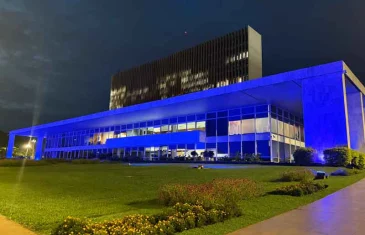 Palácio do Buriti recebe iluminação azul em mobilização contra o câncer do colo do útero