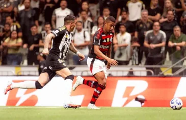 Flamengo empata com Atlético-MG no fim e se aproxima do nono título brasileiro